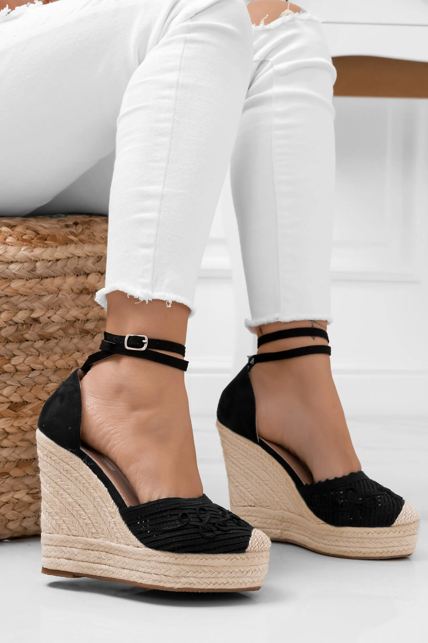Espadrilles nere con zeppa in corda e ricamo