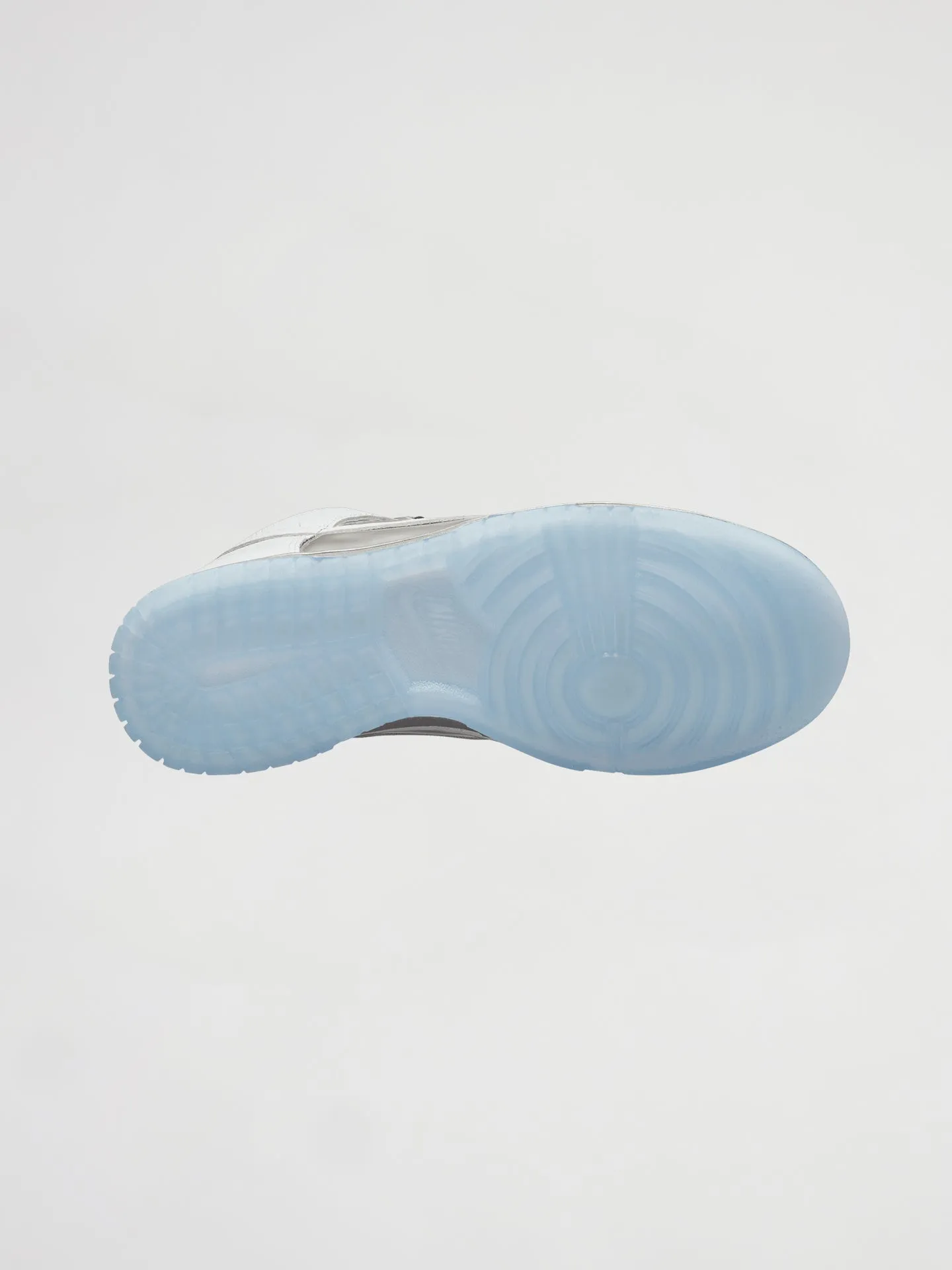 W NIKE DUNK HIGH SE - WHITE/WHITE-METALLIC SILVER-BLACK