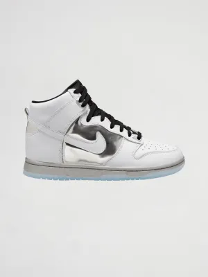 W NIKE DUNK HIGH SE - WHITE/WHITE-METALLIC SILVER-BLACK